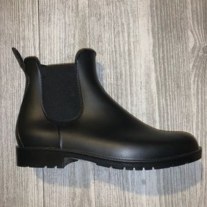 Short ankle boots